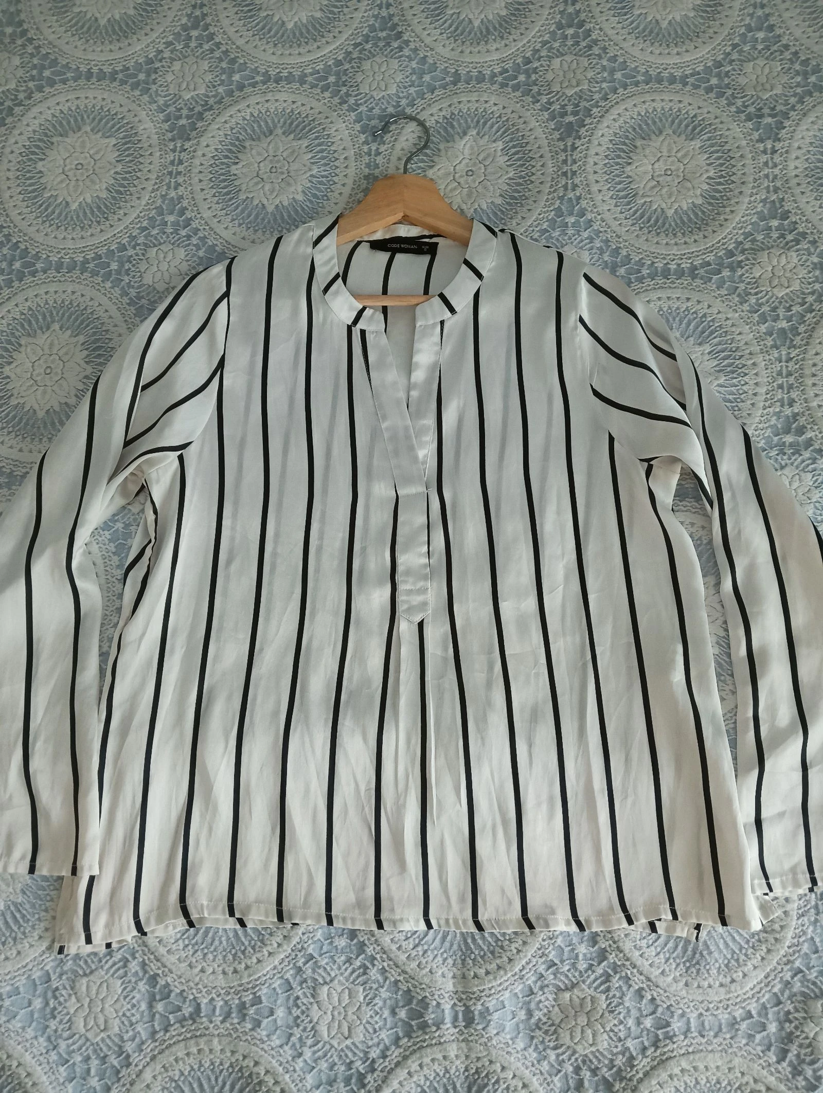 Camisa elegante da marca Code Woman, tamanho S.
